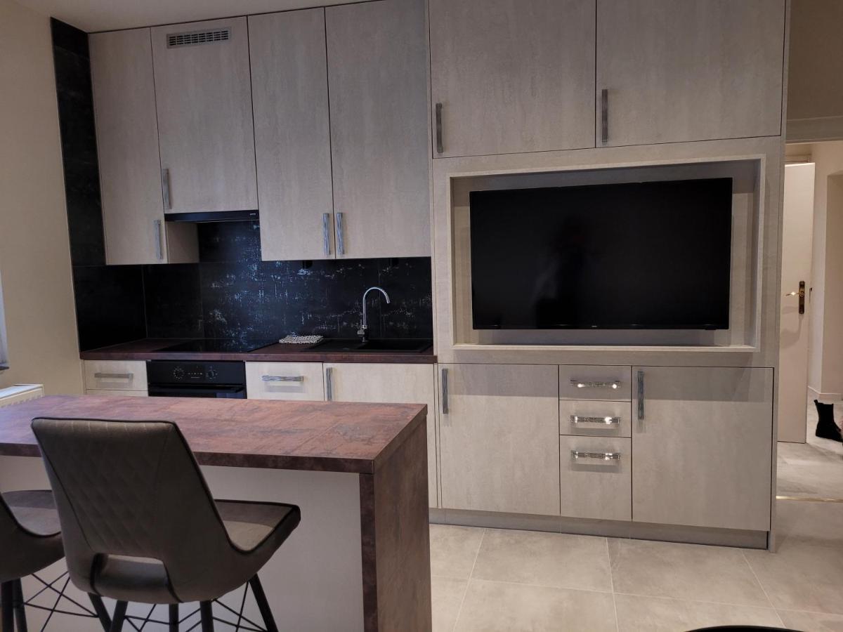 Lara II Apartman Ντέμπρετσεν Εξωτερικό φωτογραφία