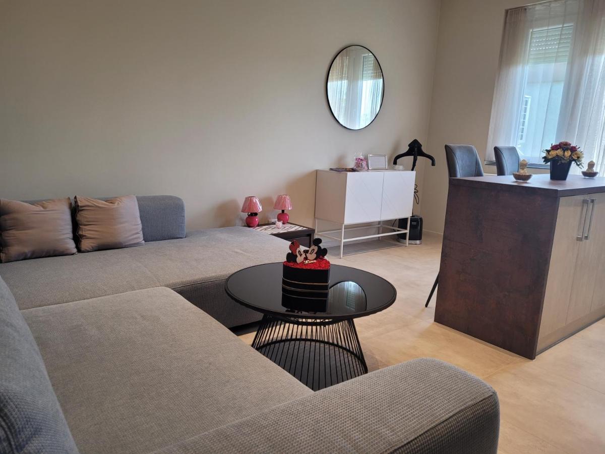 Lara II Apartman Ντέμπρετσεν Εξωτερικό φωτογραφία