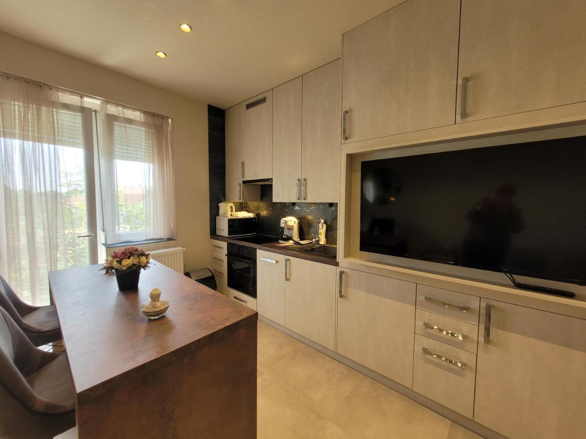 Lara II Apartman Ντέμπρετσεν Εξωτερικό φωτογραφία